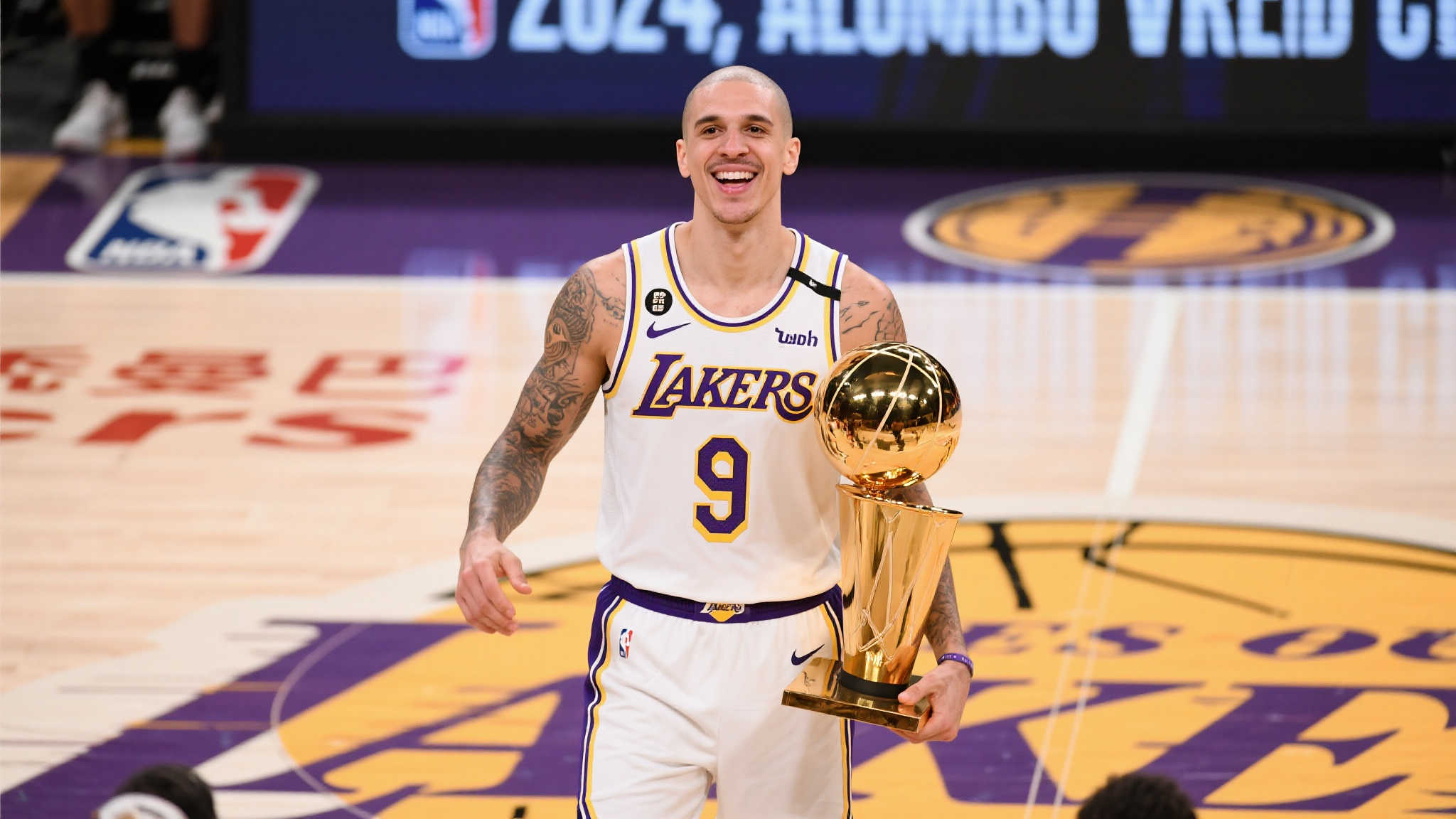 卡鲁索再创辉煌!继2020园区夺冠后喜迎生涯第二冠 篮球场上,从不缺乏传奇。而亚历克斯·卡鲁索,这位在